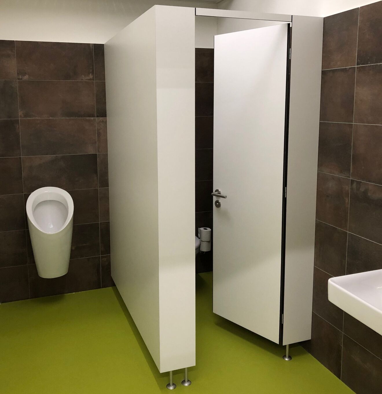 WC Trennwand mit WC Türe